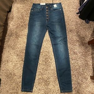 Judy Blue non distressed button fly jeans NWT